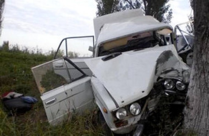 Maşın traktora çırpıldı: 3 nəfər xəsarət alıb - Salyanda