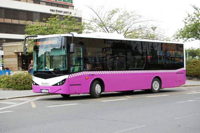 Marşrut avtobusu minik avtomobillərinə çırpıldı – VİDEO