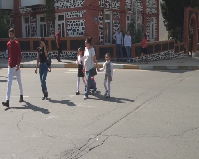 Yol polisi “Diqqət, uşaqlar!” təhlükəsizlik aylığını davam etdirir - FOTO