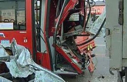İki avtobus toqquşdu: 17 ölü, 5 yaralı