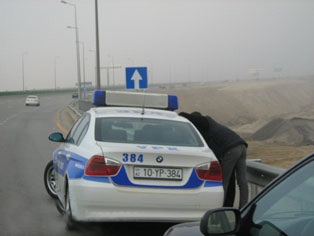 Yol polisi ilə dil tapmağın 15 qanuni yolu