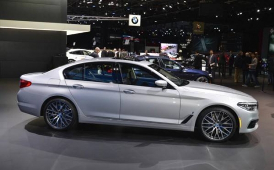 "BMW" yeni 5-ci seriyasını təqdim etdi - FOTO+VIDEO