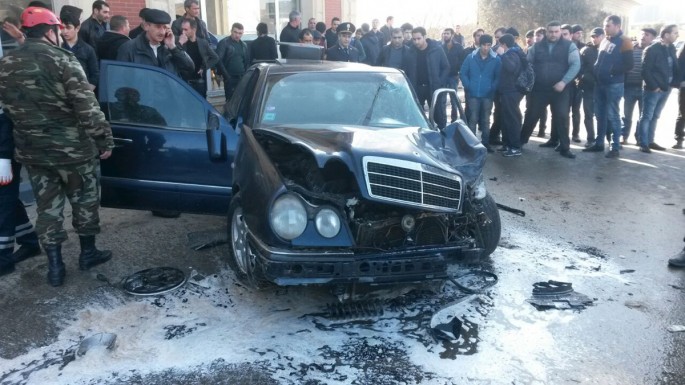 "Mercedes" qaz xəttinə çırpıldı: sürücü ölüb - Masallıda