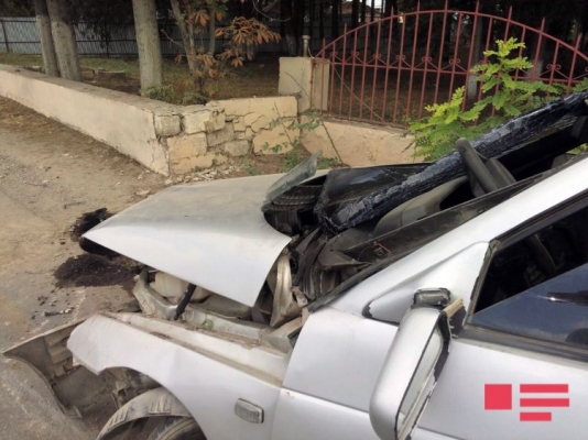 Avtomobil dirəyə çırpıldı: sürücü ölüb - Şirvanda
