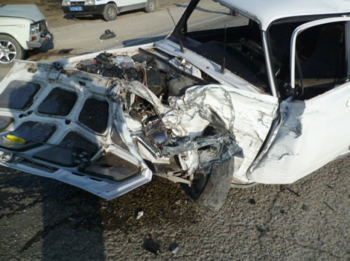 İki avtomobil toqquşdu: ölən var - Salyanda