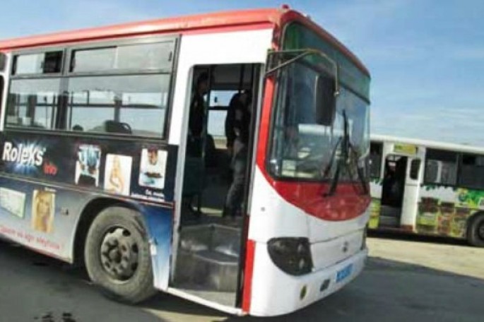 Avtobus sürücüsü telefonla danışıb kəmər taxmadı, - DYP 90 manat cərimə yazdı - VİDEO
