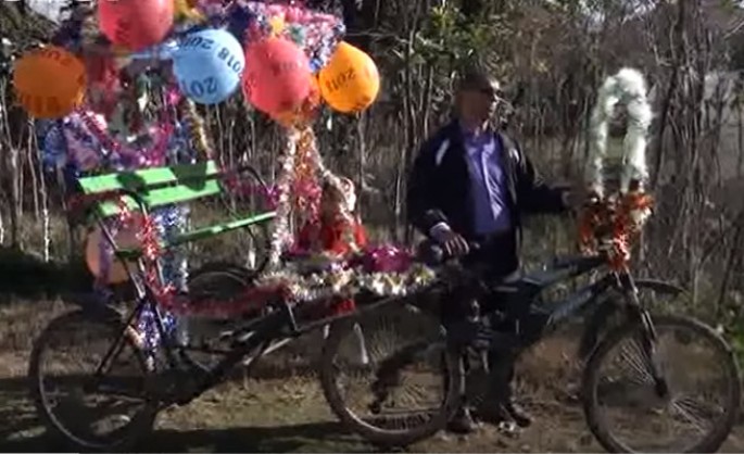Masallı sakini velosipedi faytona çevirdi - VİDEO