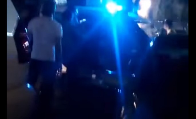 Qadını "Niva"dan düşürüb polis maşınına belə mindirdilər – VİDEO - 18+