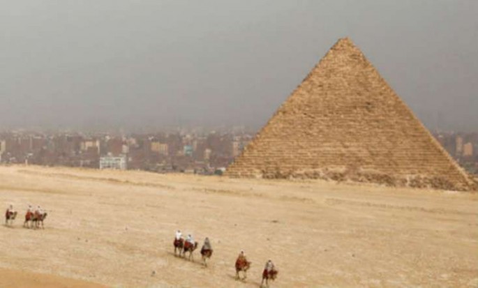 Misirdə qalmaqal: Cütlük Xeops piramidasına dırmaşıb cinsi əlaqəyə girdi - VİDEO