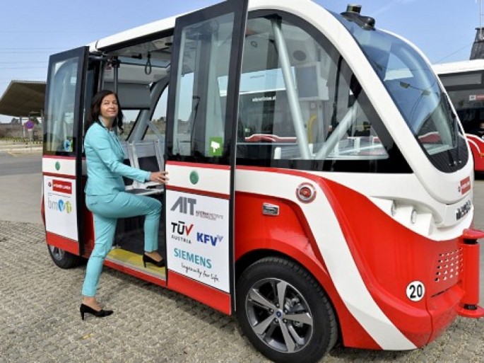 Sürücüsüz mikroavtobuslar ictimai nəqliyyatda test edilir - FOTO