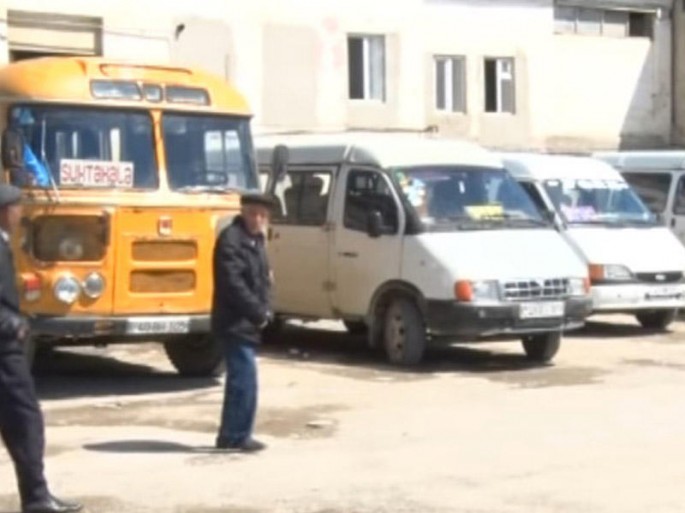 "2.70 əvəzinə 4 manat alır": Sərnişinləri ölümə daşıyan mikroavtobuslar – VİDEO