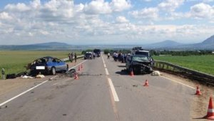 Avtomobil ilə yük maşını toqquşdu – 4 ölü, 3 yaralı