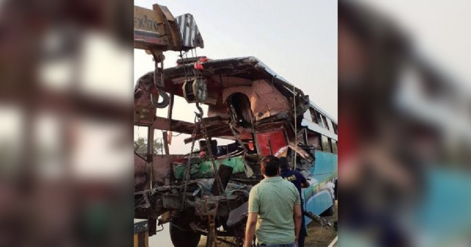 Sərnişin dolu avtobus yük maşını ilə toqquşdu: 8 ölü, 30 yaralı - FOTO