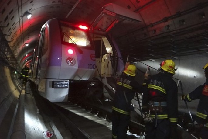 Metroda qatarlar toqquşdu: 25 yaralı var - FOTO