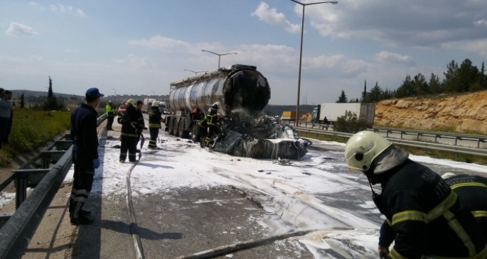 Tanker TIR-a çırpıldı: tankerin sürücüsü yanaraq ölüb - FOTO