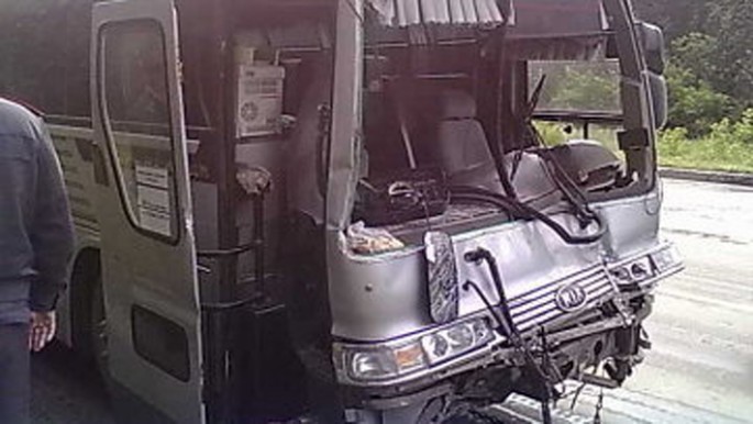 Avtobus aşdı: 3 ölü, 51 yaralı