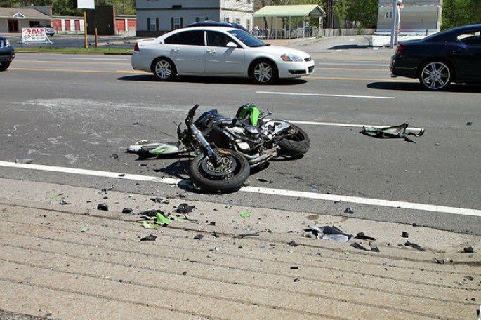 Motosiklet aşdı: sürücü ölüb - Bakıda