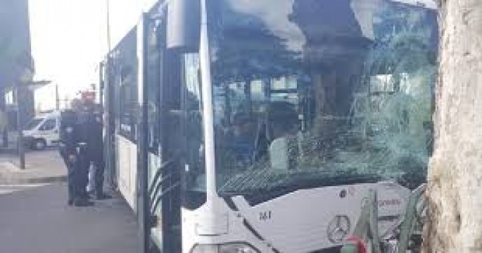 40 nəfərin olduğu avtobus divara çırpıldı: 19 yaralı