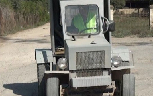 Salyan sakini qeyri-adi traktor düzəldib - VİDEO