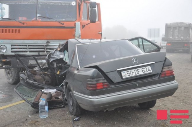 "Kamaz"la "Mercedes" toqquşdu: 4 ölü, 2 yaralı – FOTO