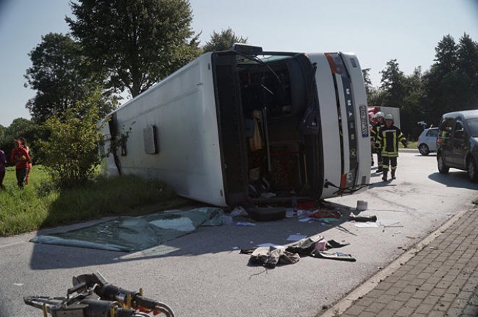 Turist avtobusu körpüdən aşdı: 30 ölü