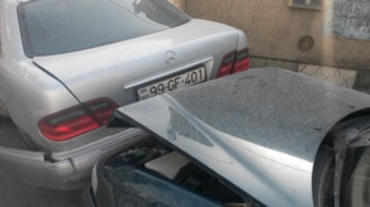 “Mercedes” “Zapı”lə toqquşdu: sürücülər və sərnişin yaralandı 
