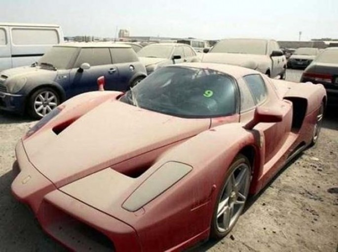 Dubaydakı lüks avtomobilləri niyə toz basır? – FOTO   
