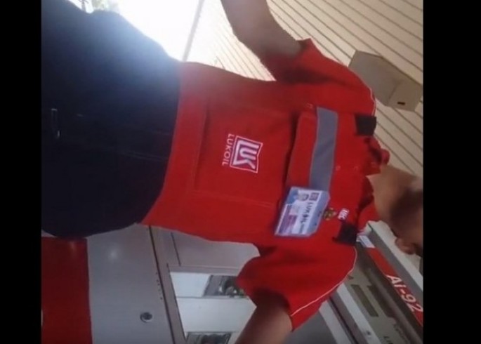 Sürücü "Lukoil"də yanacaq oğurluğunun üstünü belə açdı - VİDEO
