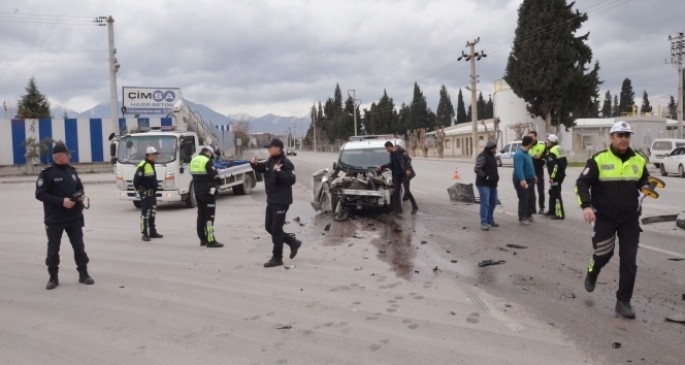 Polis avtomobili ilə zibil maşını toqquşdu: 2 polis xəsarət alıb - FOTO