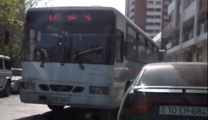 Bu da “protiv” gedən" avtobus - VİDEO