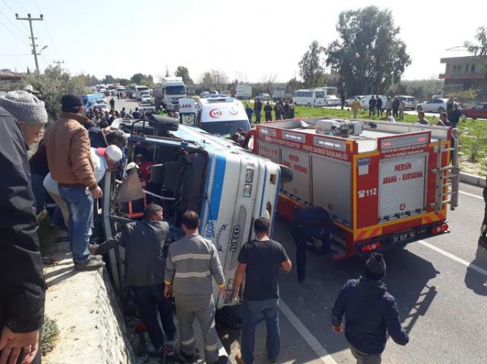 İşçiləri daşıyan avtobus aşdı: 4 ölü, 26 yaralı - FOTO