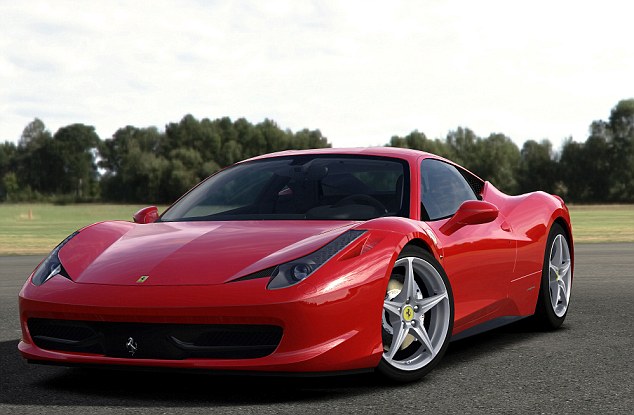 Yeni avtomobil almaq üçün "Ferrari"sini yandırtdı  - FOTO