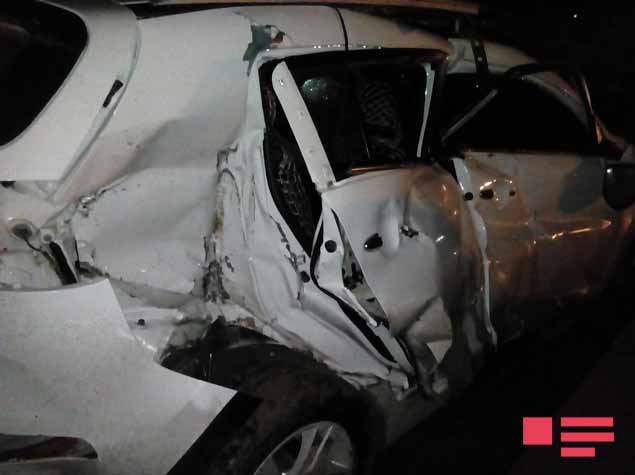 Qadın sürücü bilərəkdən dəmiryoluna çıxdı; qatar vurdu - FOTO