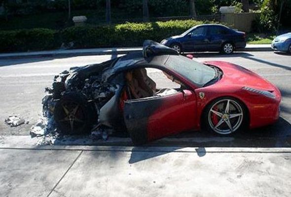 “Ferrari” belə yanıb kül oldu  – VİDEO