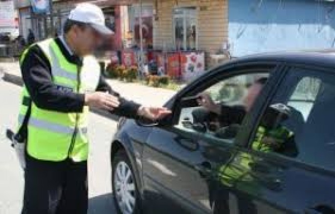 8 min rüşvət alan yol polis inspektorunun VİDEOsu yayıldı
