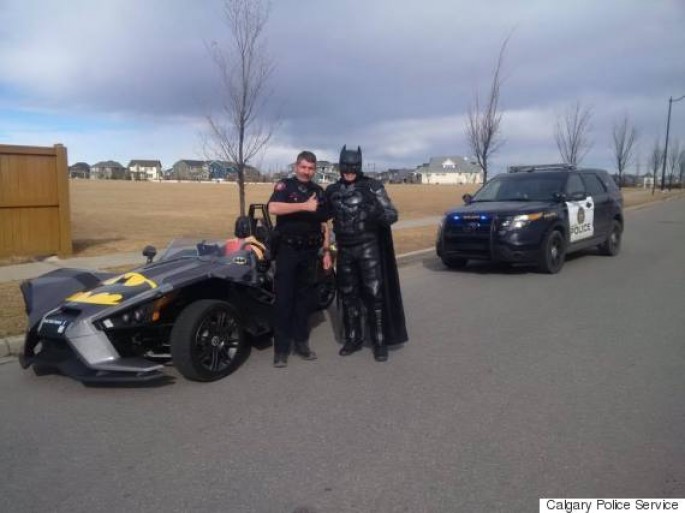 Yol polisi “Betmen”i saxladı - FOTO