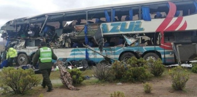 Avtobus 130 metr hündürlükdən yarğana düşdü: 13 ölü, 20 yaralı