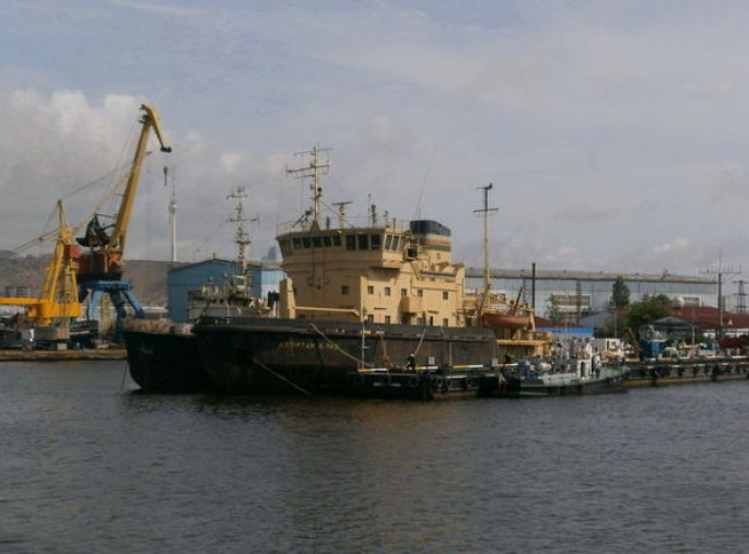 Yarım milyon manatlıq gəmi hərraca çıxarıldı