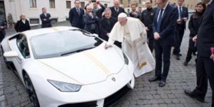 Roma Papası hara, “Lamborghini” hara? - FOTO