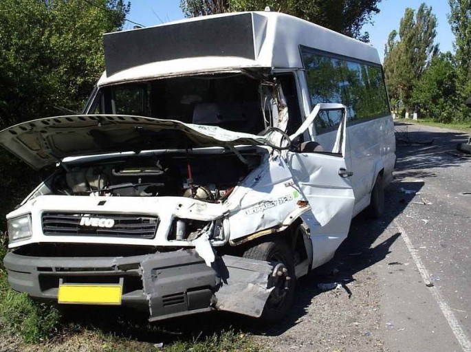 İki avtomobil mikroavtobusla toqquşdu: 4 ölü, 3 yaralı