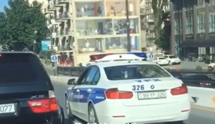 Yol polisi “BMW X5”-i körpüdə saxlayıb yolu kəsdi – YP 326 - VİDEO