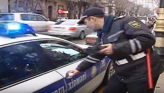 Yol polisinin sərxoş tutduğu sürücü ayıq çıxdı - Qalmaqal - VİDEO