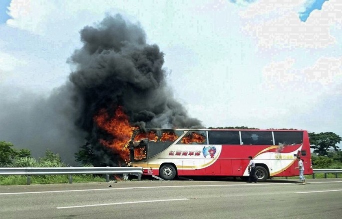 Turistləri daşıyan avtobus yanıb