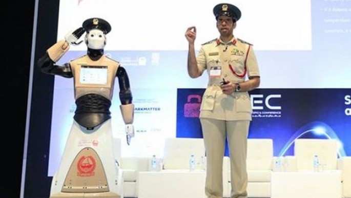 Dubayda ilk robot-polis xidmətə başlayıb – FOTO