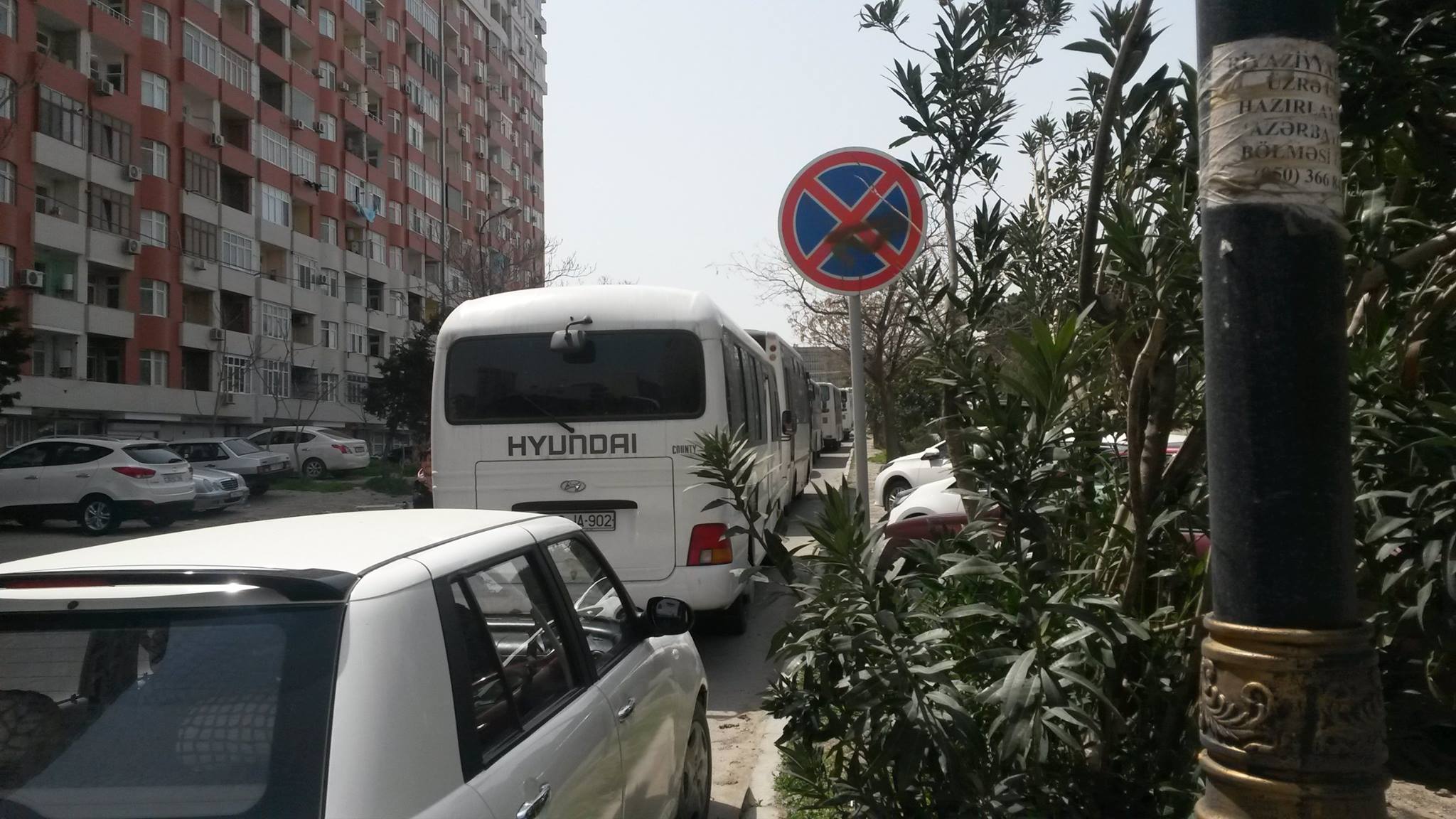 Avtobusların «20 yanvar»da özbaşınalığı; qanunsuz avtovağzal - FOTOLAR