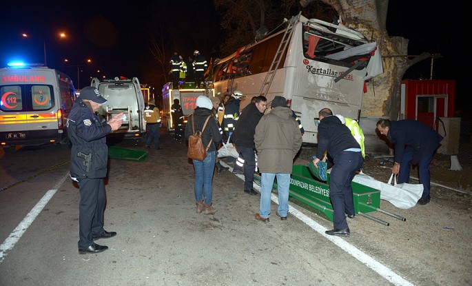 Avtobus qəzaya uğradı: 13 ölü, 42 yaralı