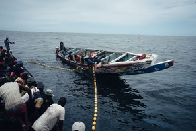 Balıqçı gəmisi qəzaya uğradı: 17 ölü, 40 yaralı