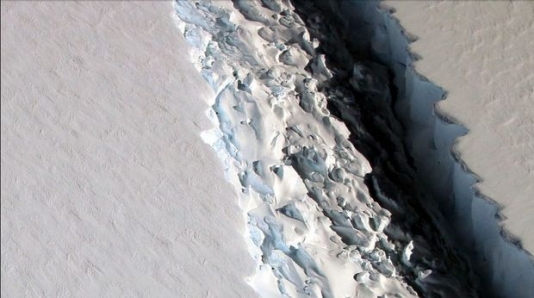 Antarktidada buzlaqdan iri aysberq ayrılır – FOTO