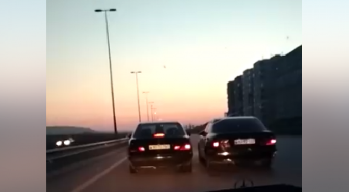 Magistral yolda "oyun çıxardan" sürücülər - VİDEO