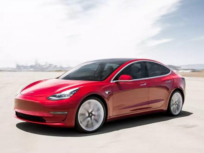 “Tesla Model” 3 “Ferrari”dən daha tez gedir - VİDEO